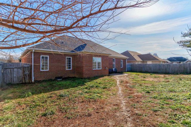 105 Auburn Drive, Newburgh, IN 47630