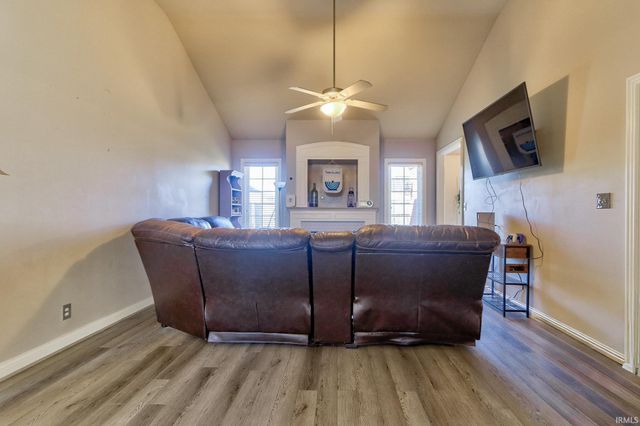 105 Auburn Drive, Newburgh, IN 47630