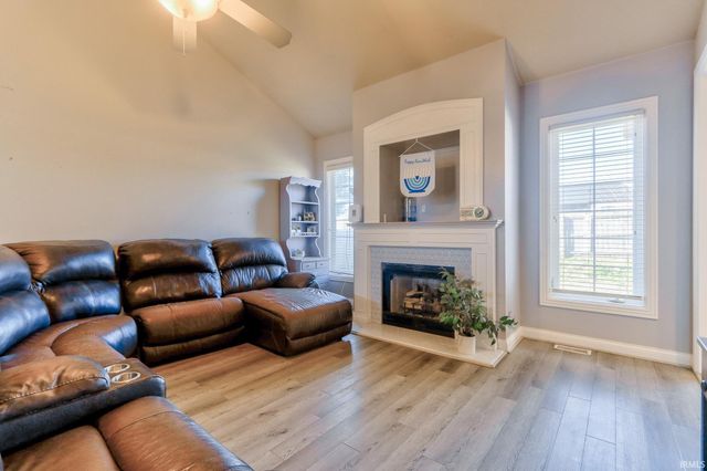 105 Auburn Drive, Newburgh, IN 47630