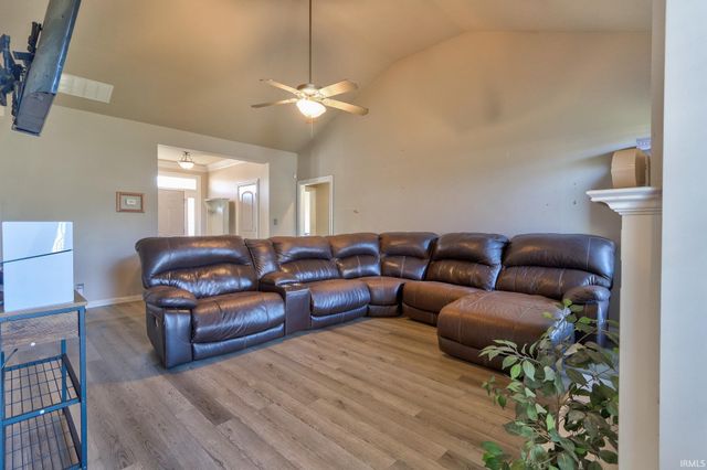 105 Auburn Drive, Newburgh, IN 47630