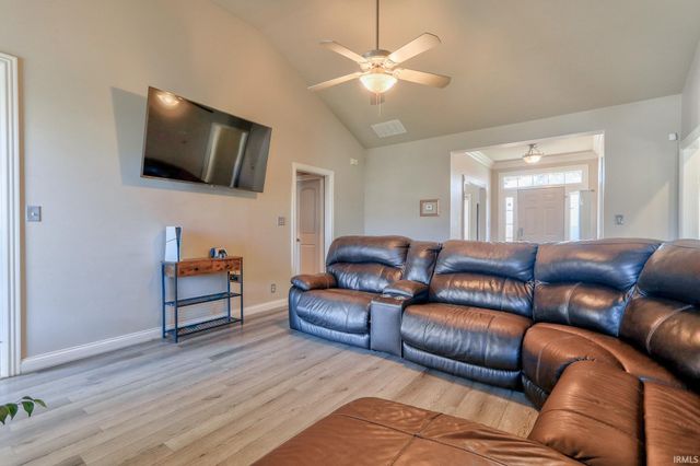 105 Auburn Drive, Newburgh, IN 47630