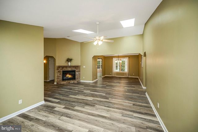 220 CREEKSIDE DR, Locust Grove, VA 22508