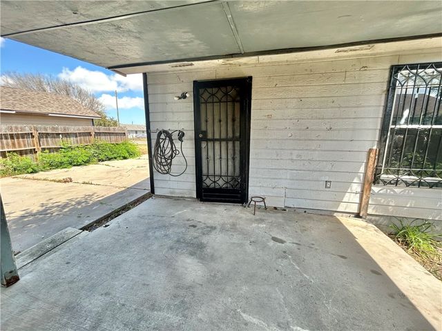 1117 Green Earth Dr, Corpus Christi, TX 78405