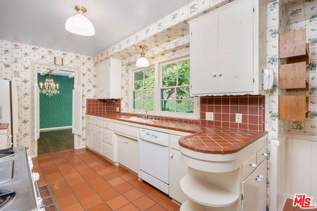 3520 Longridge Avenue, Sherman Oaks, CA 91423