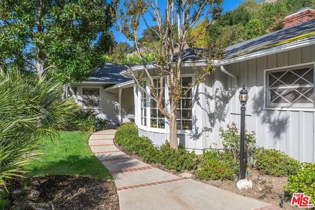 3520 Longridge Avenue, Sherman Oaks, CA 91423
