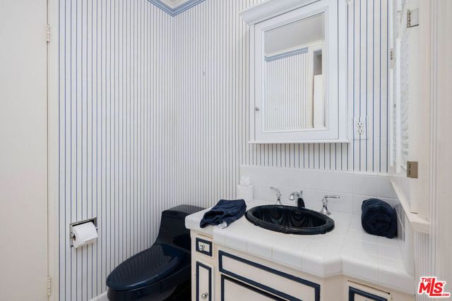 3520 Longridge Avenue, Sherman Oaks, CA 91423