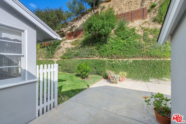 3520 Longridge Avenue, Sherman Oaks, CA 91423