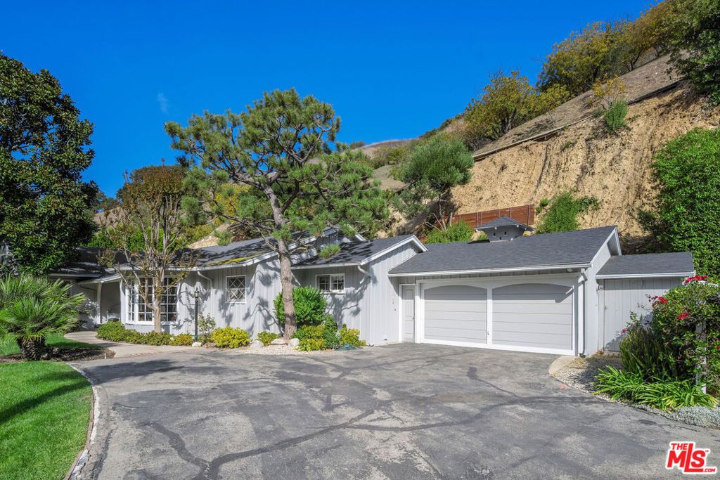 3520 Longridge Avenue, Sherman Oaks, CA 91423