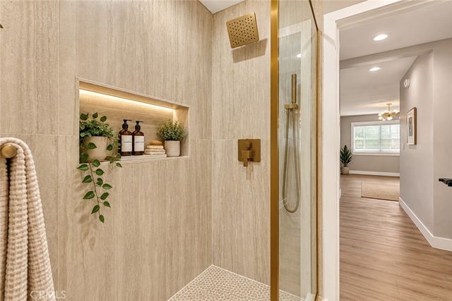637 N West Knoll 204, West Hollywood, CA 90069