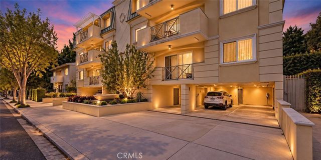 637 N West Knoll 204, West Hollywood, CA 90069