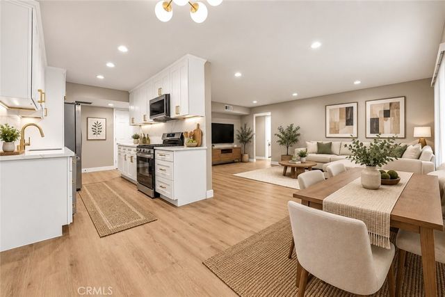 637 N West Knoll 204, West Hollywood, CA 90069