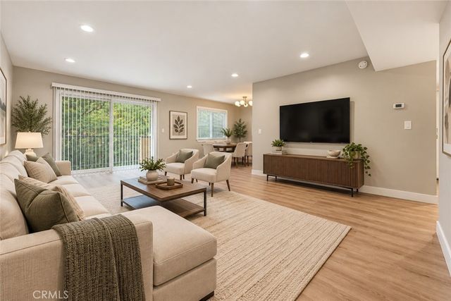 637 N West Knoll 204, West Hollywood, CA 90069