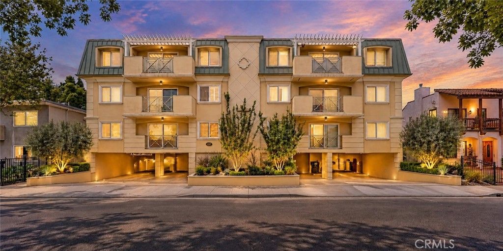 637 N West Knoll 204, West Hollywood, CA 90069