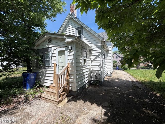 1052 E 72nd Street, Cleveland, OH 44103