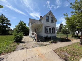 1052 E 72nd Street, Cleveland, OH 44103