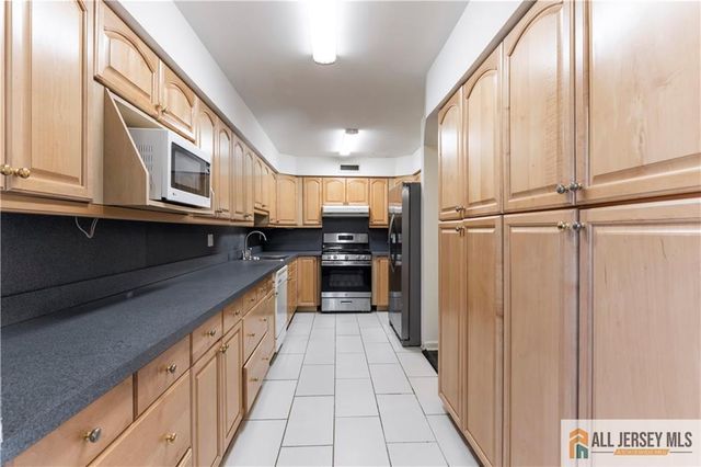 16 Adams Court, East Brunswick, NJ 08816