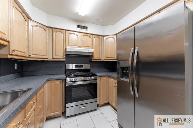 16 Adams Court, East Brunswick, NJ 08816