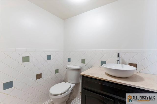 16 Adams Court, East Brunswick, NJ 08816