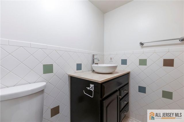 16 Adams Court, East Brunswick, NJ 08816