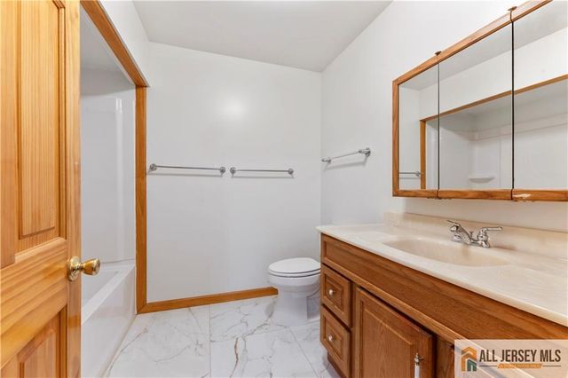 16 Adams Court, East Brunswick, NJ 08816