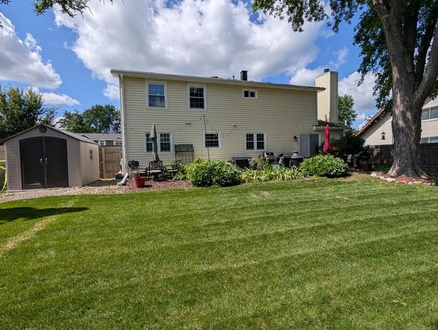 835 Glendale Drive, Crystal Lake, IL 60014