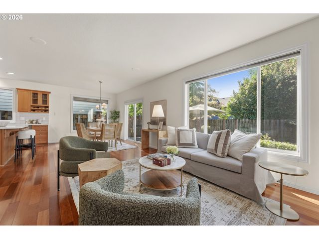 4024 Se CRYSTAL SPRINGS Blvd, Portland, OR 97202