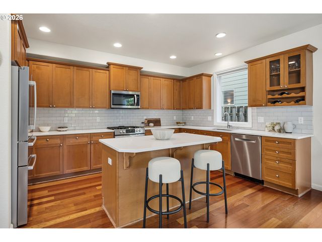 4024 Se CRYSTAL SPRINGS Blvd, Portland, OR 97202