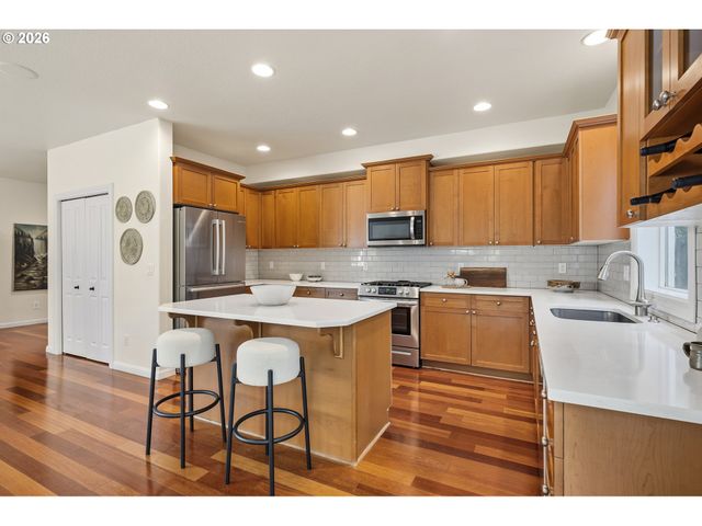 4024 Se CRYSTAL SPRINGS Blvd, Portland, OR 97202