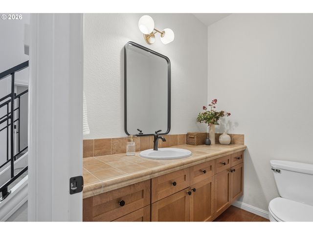 4024 Se CRYSTAL SPRINGS Blvd, Portland, OR 97202