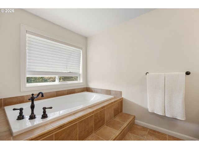 4024 Se CRYSTAL SPRINGS Blvd, Portland, OR 97202
