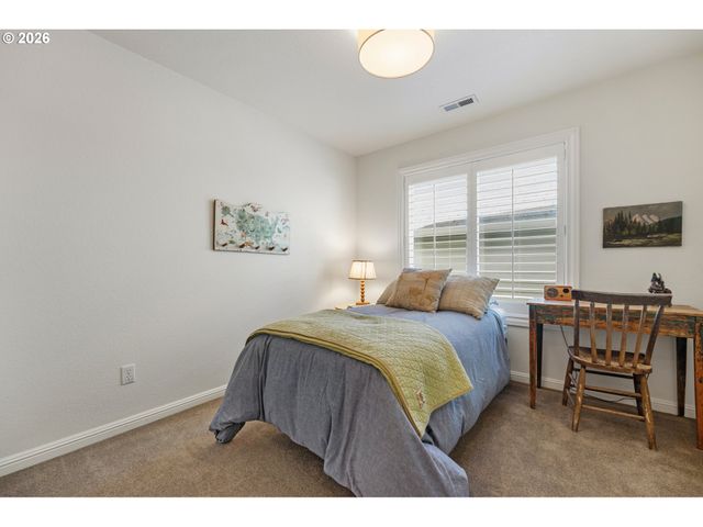 4024 Se CRYSTAL SPRINGS Blvd, Portland, OR 97202