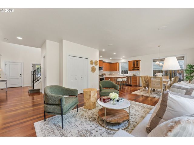 4024 Se CRYSTAL SPRINGS Blvd, Portland, OR 97202