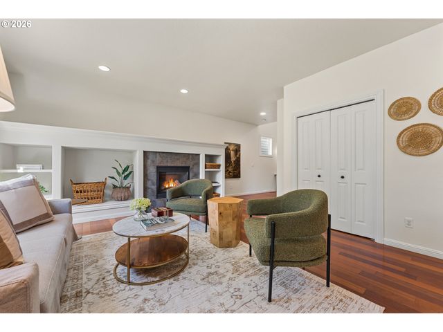 4024 Se CRYSTAL SPRINGS Blvd, Portland, OR 97202