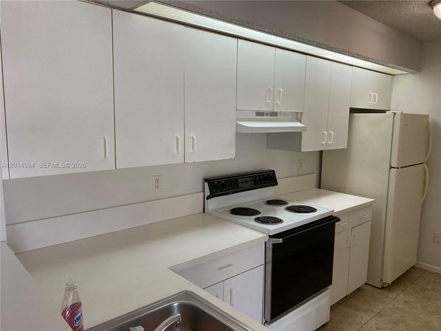 18820 NW 57th Ave 203, Hialeah, FL 33015