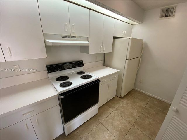18820 NW 57th Ave 203, Hialeah, FL 33015