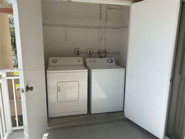 18820 NW 57th Ave 203, Hialeah, FL 33015