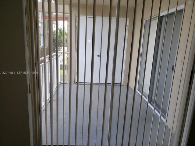 18820 NW 57th Ave 203, Hialeah, FL 33015