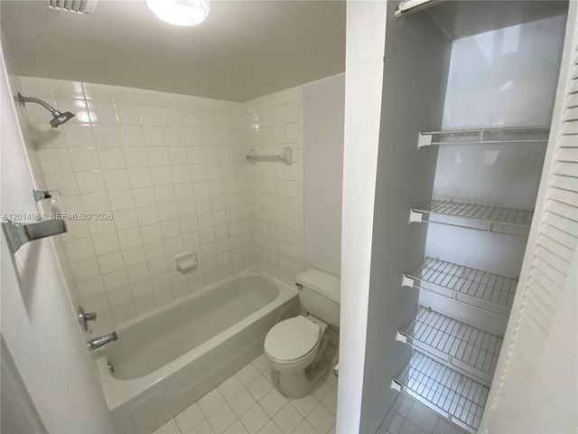 18820 NW 57th Ave 203, Hialeah, FL 33015