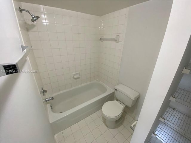 18820 NW 57th Ave 203, Hialeah, FL 33015