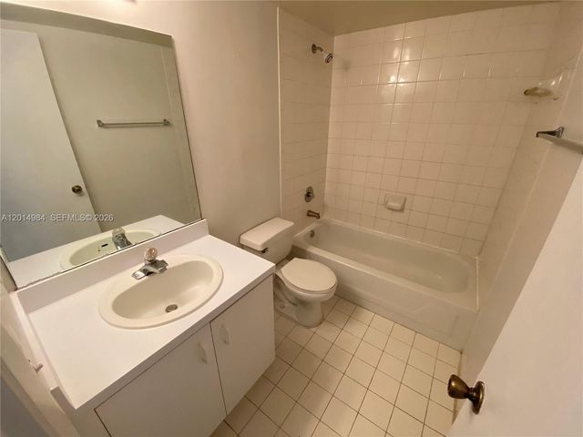 18820 NW 57th Ave 203, Hialeah, FL 33015