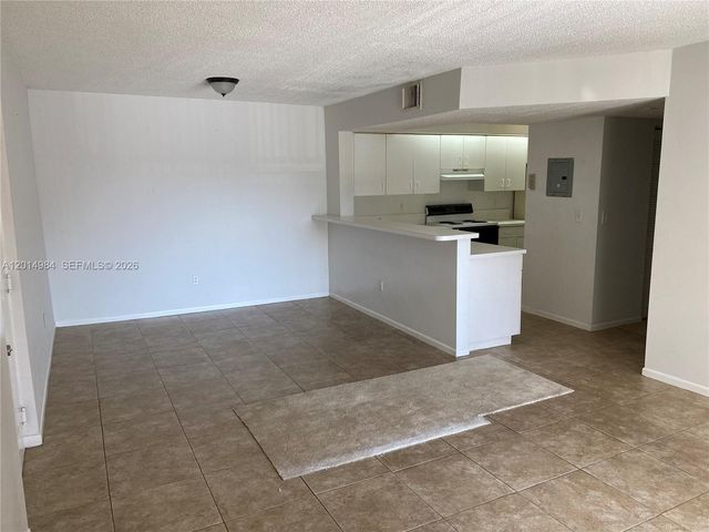 18820 NW 57th Ave 203, Hialeah, FL 33015