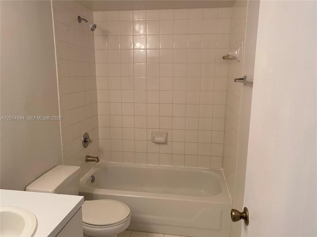 18820 NW 57th Ave 203, Hialeah, FL 33015