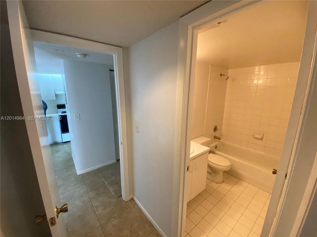 18820 NW 57th Ave 203, Hialeah, FL 33015