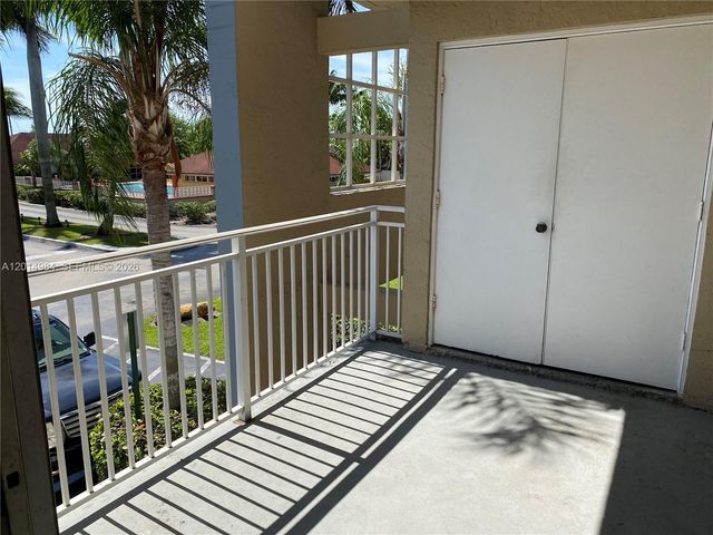 18820 NW 57th Ave 203, Hialeah, FL 33015