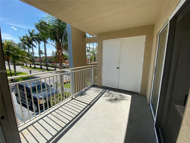 18820 NW 57th Ave 203, Hialeah, FL 33015