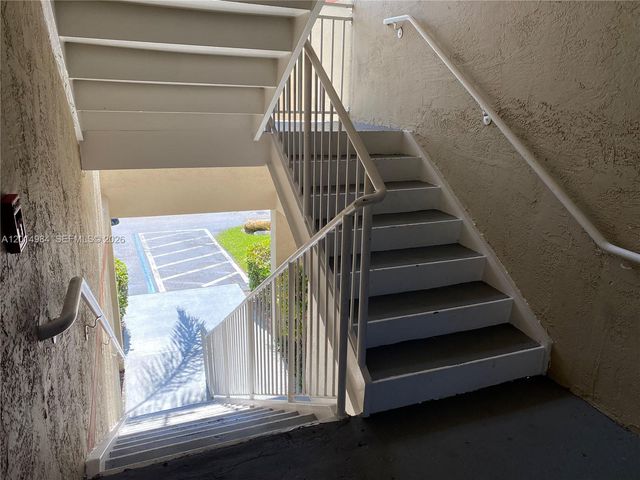 18820 NW 57th Ave 203, Hialeah, FL 33015