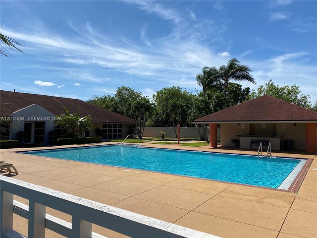 18820 NW 57th Ave 203, Hialeah, FL 33015