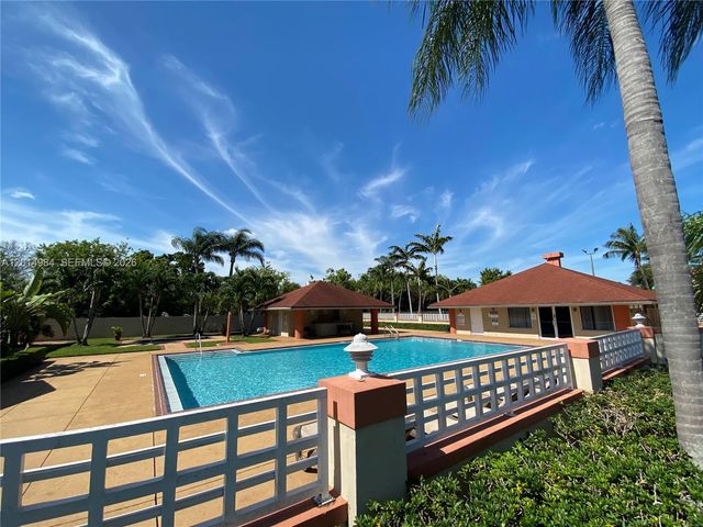 18820 NW 57th Ave 203, Hialeah, FL 33015