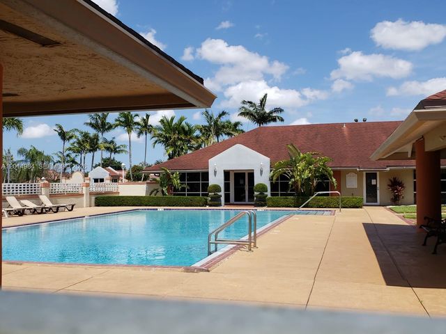 18820 NW 57th Ave 203, Hialeah, FL 33015