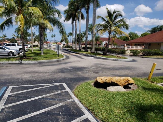 18820 NW 57th Ave 203, Hialeah, FL 33015